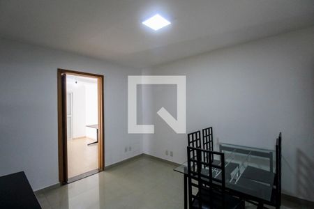 Sala de casa à venda com 3 quartos, 130m² em Chácara Mafalda, São Paulo