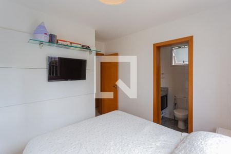 Suíte de apartamento à venda com 3 quartos, 70m² em Santa Tereza, Belo Horizonte