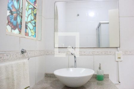 Casa à venda com 200m², 2 quartos e 2 vagasBanheiro 