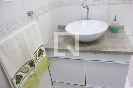 Casa à venda com 200m², 2 quartos e 2 vagasBanheiro 