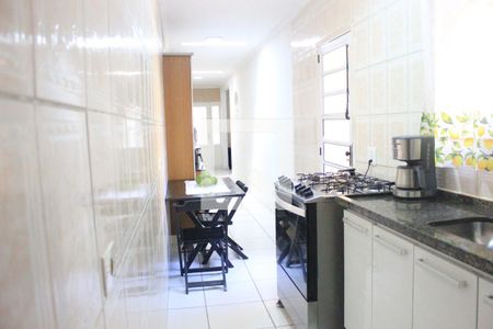 Casa à venda com 200m², 2 quartos e 2 vagasCozinha