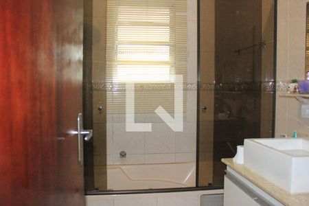 Casa à venda com 223m², 4 quartos e 3 vagasBanheiro 1