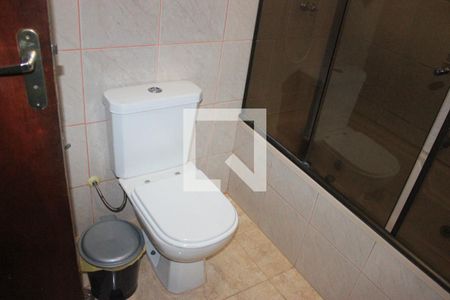 Casa à venda com 223m², 4 quartos e 3 vagasBanheiro 1