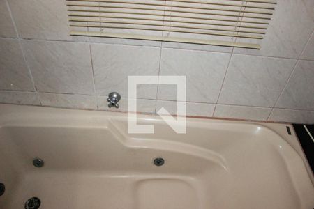 Casa à venda com 223m², 4 quartos e 3 vagasBanheiro 1