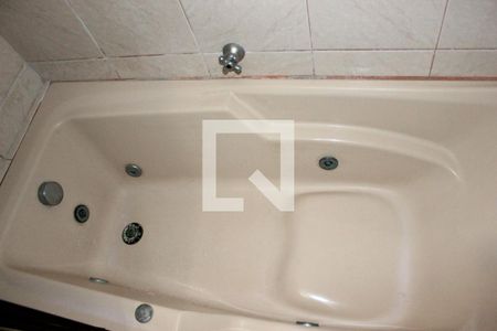 Casa à venda com 223m², 4 quartos e 3 vagasBanheiro 1