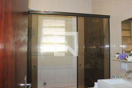 Casa à venda com 223m², 4 quartos e 3 vagasBanheiro 1