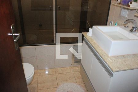 Casa à venda com 223m², 4 quartos e 3 vagasBanheiro 1