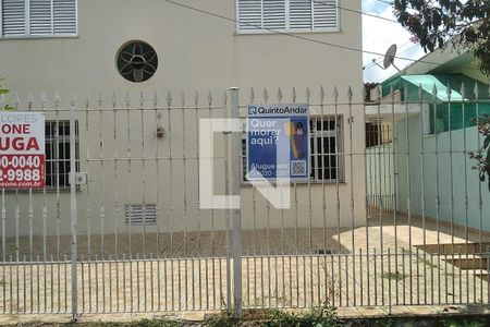 Casa à venda com 120m², 3 quartos e 2 vagas Casa à venda com 120m², 3 quartos e 2 vagasFachada