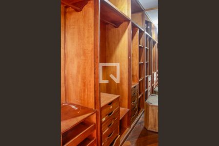 Apartamento à venda com 560m², 6 quartos e 7 vagas Apartamento à venda com 560m², 6 quartos e 7 vagasCloset Quarto 5 suíte