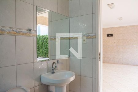 Casa à venda com 353m², 5 quartos e 6 vagasBanheiro de serviço