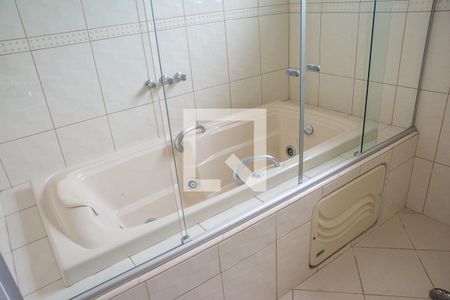 Casa à venda com 353m², 5 quartos e 6 vagasBanheiro