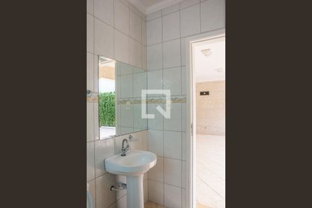 Casa à venda com 353m², 5 quartos e 6 vagasBanheiro de serviço