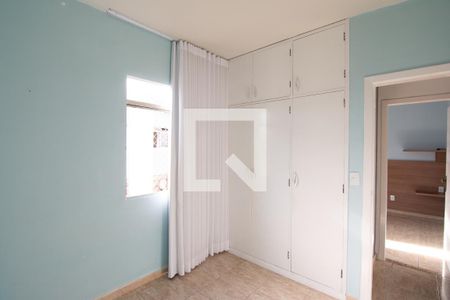 Quarto 1 de apartamento para alugar com 2 quartos, 54m² em João Pinheiro, Belo Horizonte