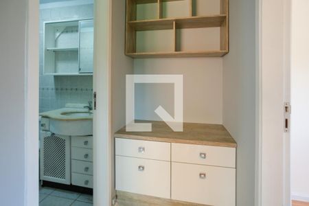 Ármário de apartamento para alugar com 3 quartos, 70m² em Sarandi, Porto Alegre