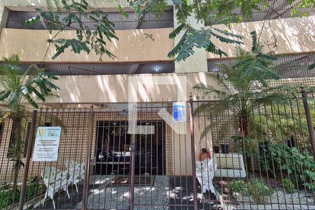 Apartamento à venda com 78m², 2 quartos e 1 vagaFachada do Condomínio com placa