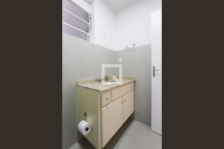 Banheiro  de apartamento para alugar com 1 quarto, 58m² em Floresta, Porto Alegre