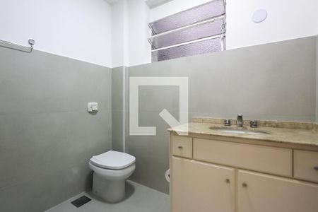 Banheiro de apartamento para alugar com 1 quarto, 58m² em Floresta, Porto Alegre