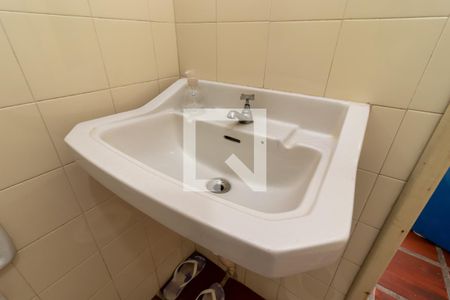 Casa à venda com 183m², 2 quartos e 2 vagasBanheiro de Serviço