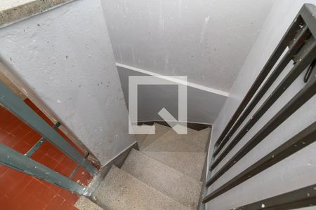 Casa à venda com 183m², 2 quartos e 2 vagasEscada