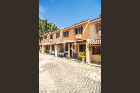 Fachada de casa à venda com 3 quartos, 100m² em Partenon, Porto Alegre