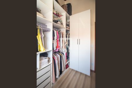 Casa à venda com 100m², 3 quartos e 1 vaga Casa à venda com 100m², 3 quartos e 1 vagaCloset