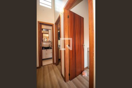 Casa à venda com 100m², 3 quartos e 1 vaga Casa à venda com 100m², 3 quartos e 1 vagaCorredor