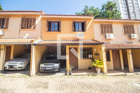 Casa à venda com 100m², 3 quartos e 1 vaga Casa à venda com 100m², 3 quartos e 1 vagaFachada