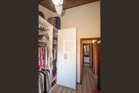 Casa à venda com 100m², 3 quartos e 1 vaga Casa à venda com 100m², 3 quartos e 1 vagaCloset