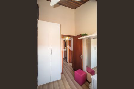 Casa à venda com 100m², 3 quartos e 1 vaga Casa à venda com 100m², 3 quartos e 1 vagaCloset