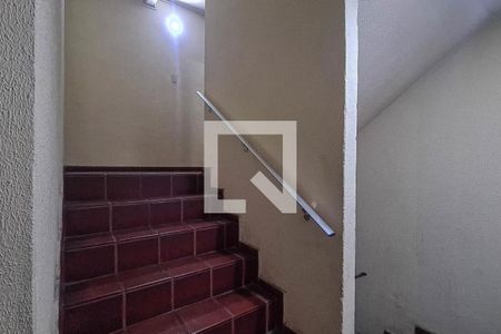 Apartamento à venda com 57m², 2 quartos e 1 vaga Apartamento à venda com 57m², 2 quartos e 1 vagaEscada