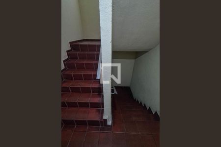Apartamento à venda com 57m², 2 quartos e 1 vaga Apartamento à venda com 57m², 2 quartos e 1 vagaEscada