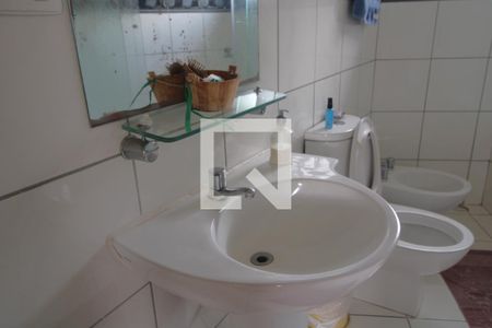 Casa à venda com 330m², 4 quartos e 4 vagasPia banheiro da suíte 1