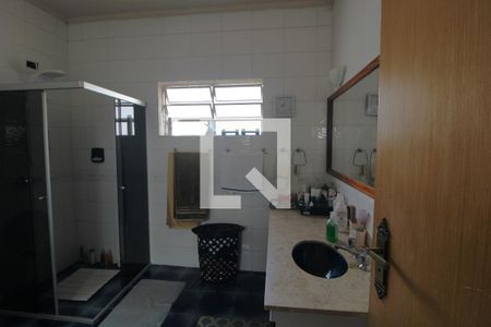 Casa à venda com 330m², 4 quartos e 4 vagasBanheiro da suíte 4