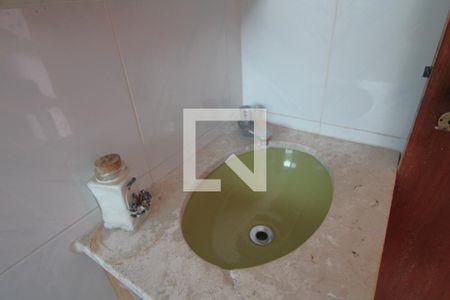 Casa à venda com 330m², 4 quartos e 4 vagasBanheiro da suíte 2