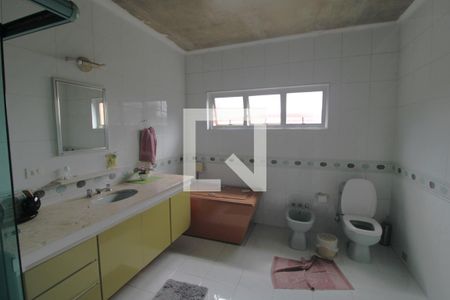 Casa à venda com 330m², 4 quartos e 4 vagasBanheiro da suíte 3