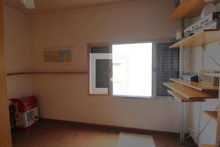 Casa à venda com 330m², 4 quartos e 4 vagasSuíte 2