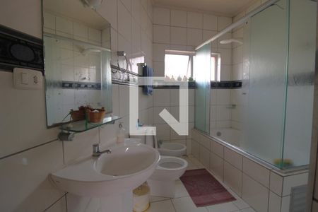 Casa à venda com 330m², 4 quartos e 4 vagasBanheiro da suíte 1