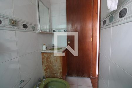 Casa à venda com 330m², 4 quartos e 4 vagasBanheiro da suíte 2