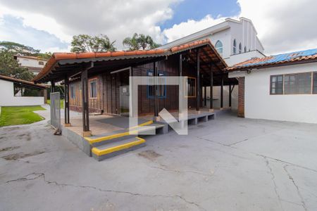 Garagem de casa para alugar com 4 quartos, 696m² em Vila Santo Antônio, Cotia