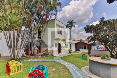 Quintal de casa para alugar com 4 quartos, 696m² em Vila Santo Antônio, Cotia