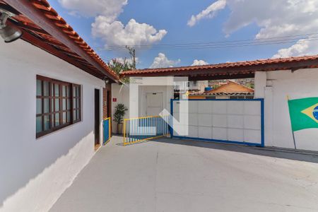 Quital / Patio de casa para alugar com 4 quartos, 696m² em Vila Santo Antônio, Cotia