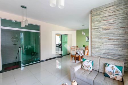Sala de casa à venda com 3 quartos, 285m² em Álvaro Camargos, Belo Horizonte