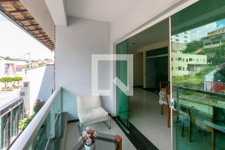 Sacada de casa à venda com 3 quartos, 285m² em Álvaro Camargos, Belo Horizonte