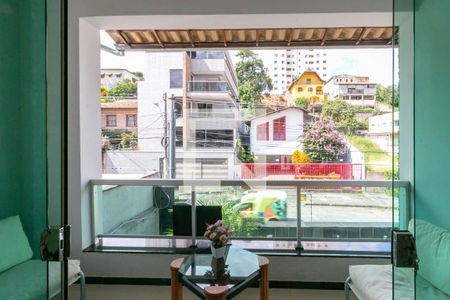 Sala de casa à venda com 3 quartos, 285m² em Álvaro Camargos, Belo Horizonte