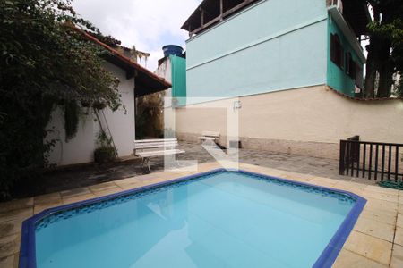 Casa de condomínio à venda com 299m², 3 quartos e 2 vagas Casa de condomínio à venda com 299m², 3 quartos e 2 vagasÁrea externa