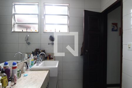 Casa de condomínio à venda com 299m², 3 quartos e 2 vagas Casa de condomínio à venda com 299m², 3 quartos e 2 vagasBanheiro da Suíte