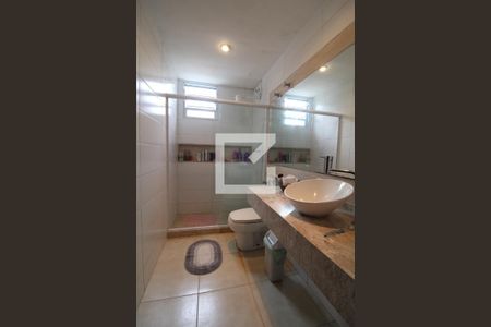 Casa de condomínio à venda com 299m², 3 quartos e 2 vagas Casa de condomínio à venda com 299m², 3 quartos e 2 vagasBanheiro Social 1