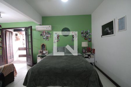 Casa de condomínio à venda com 299m², 3 quartos e 2 vagas Casa de condomínio à venda com 299m², 3 quartos e 2 vagasSuíte