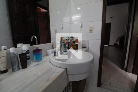 Casa de condomínio à venda com 299m², 3 quartos e 2 vagas Casa de condomínio à venda com 299m², 3 quartos e 2 vagasBanheiro social 2