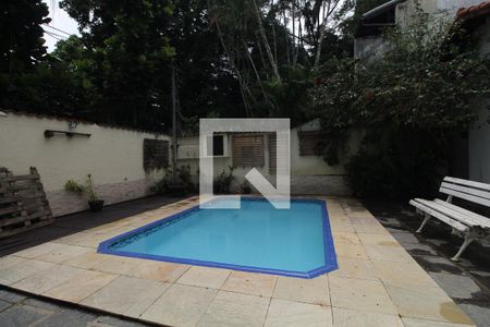 Casa de condomínio à venda com 299m², 3 quartos e 2 vagas Casa de condomínio à venda com 299m², 3 quartos e 2 vagasÁrea externa